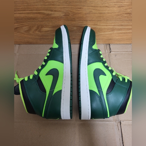 Air Jordan Retro 1 Mid Gorge/Electric Green Men Size 10 - Picture 4 of 16